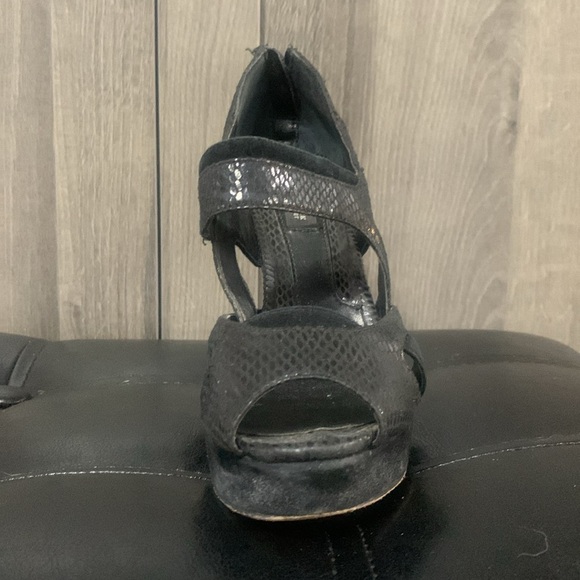 White House Black Market Black Faux Snake Skin Chunky Heel Open Toe Shoes 6.5M - Picture 3 of 12